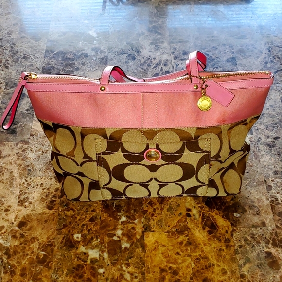 Coach - Picture 1 of 5